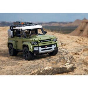 Rugged Land Rover Defender Brick Model (2580 Pieces)